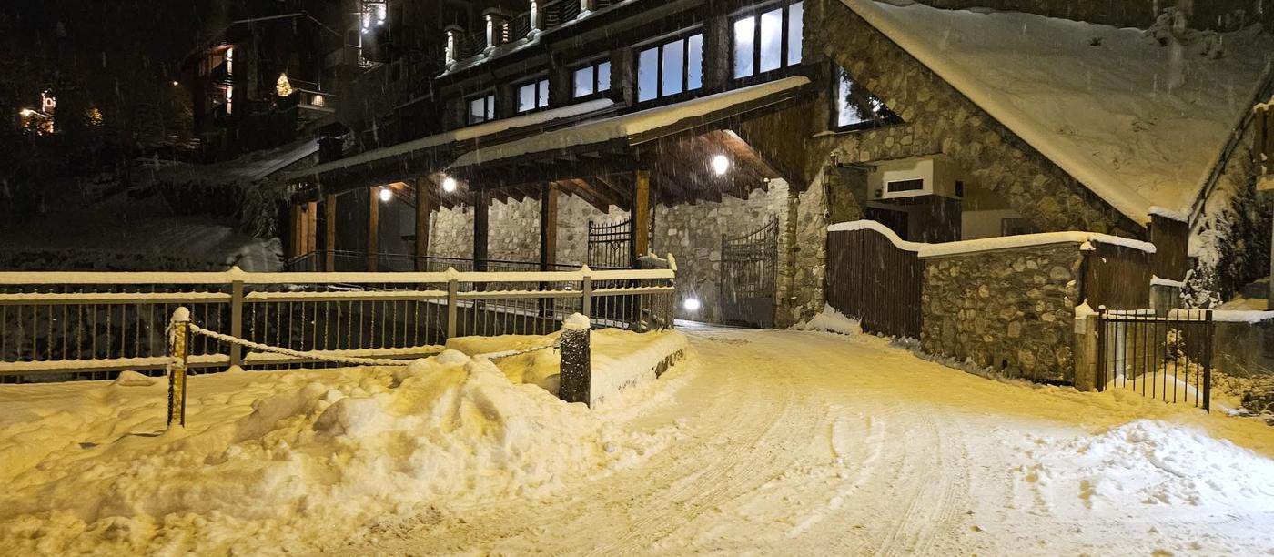 Ingresso delle autorimesse da Piazza Risorgimento sotto la neve
